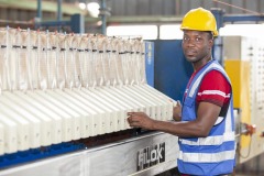 OPERATOR-AT-THE-REFINERY-PRESS